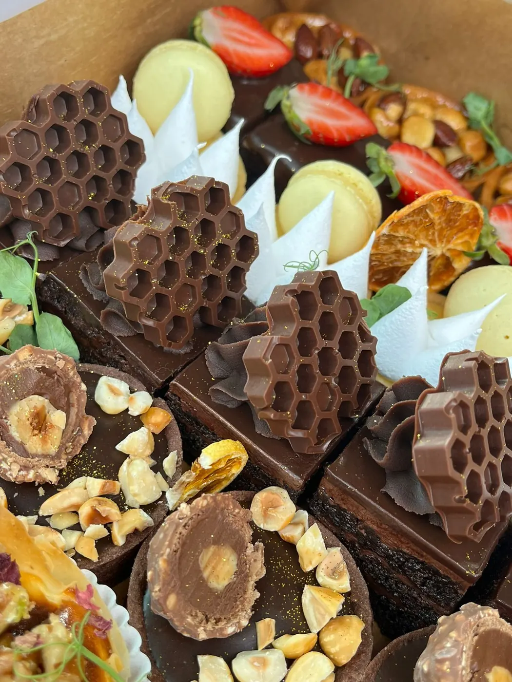 Deluxe dessert box &ndash; corporate catering